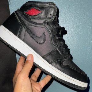 Jordan 1 “SATIN-GYM RED”